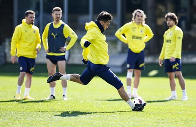 İki günlük izin sona erdi! Fenerbahçe'de Kasımpaşa mesaisi başladı! Yıldız futbolcu geri döndü - Resim : 1