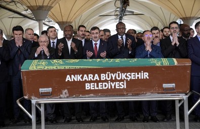 Sudan liderinin oğlu son yolculuğuna uğurlandı - Resim : 1