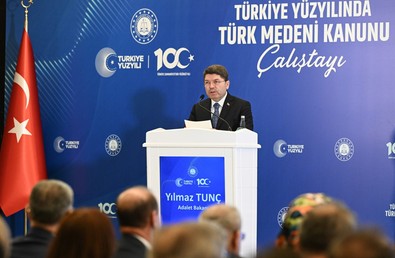 Adalet Bakanı Yılmaz Tunç "Torpil iddialarını reddediyoruz, Bizim tek kriterimiz liyakattır'' - Resim : 1