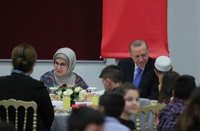 Erdoğan çocuklarla iftar yaptı - Resim : 2