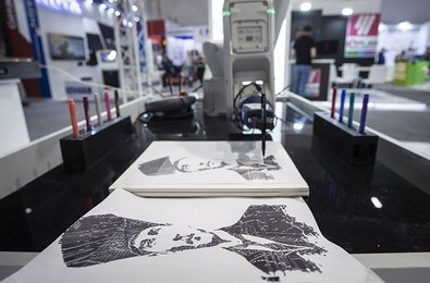 Ressam robottan Cumhuriyet'in 100. Yılı resmi - Resim : 1