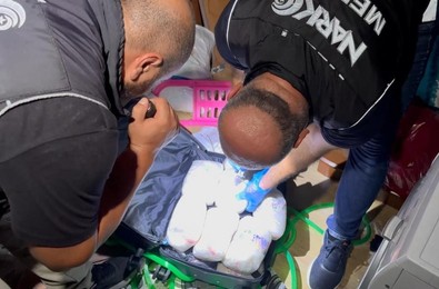 Mersin'de şok operasyon: Valizlerde 47 kilo metamfetamin ele geçirildi! 4 şüpheli yakalandı - Resim : 2