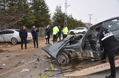 Kahramanmaraş'ta katliam gibi kaza! Otomobil kağıt gibi ezildi: Çok sayıda ölü ve yaralı - Resim : 2