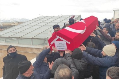 İmam babanın en zor görevi! Oğlunun cenaze namazını kıldırdı - Resim : 1