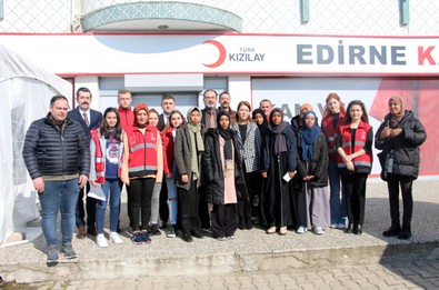 Depremzedeler için kan verdiler! Yabancı öğrencilerden örnek davranış - Resim : 1