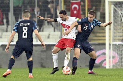 Hırvatistan maçında sakatlanmıştı! Milli futbolcudan kötü haber: En kritik maçı kaçıracak! - Resim : 1