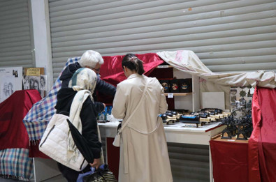Atık şişeden sanat eserine! 1 liraya alıyor, 50 euro'ya satıyor​ - Resim : 1