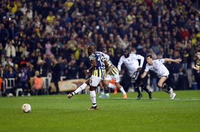 Penaltıyı kaçırınca mental olarak çöktü! Yıldız futbolcu için arkadaşları ve Jesus seferber oldu! - Resim : 1