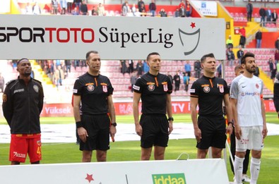 Kayserispor'dan polislere anlamlı jest! Maça polis üniformasıyla çıktı - Resim : 1