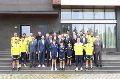 Mehmet Büyükekşi, Fenerbahçe tesislerini ziyaret etti! Çalışmalar hakkında bilgi aldı - Resim : 1