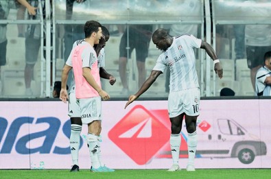 Beşiktaş, Neftçi Bakü’yü evinde yendi! Konferans Ligi’nde play-off turuna yükseldi - Resim : 1