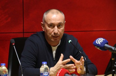 Göztepe, yeni teknik direktörü Stanimir Stoilov ile sözleşme imzaladı - Resim : 1