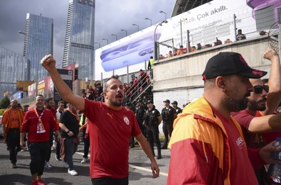 Derbiye sayılı saatler kaldı! Galatasaray taraftarı Kadıköy'e gitti - Resim : 1