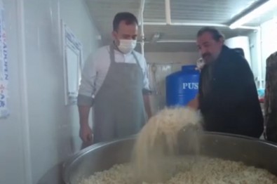 MSB paylaştı! Mehmet Şef, askerlerle yemek yaptı! Gönülleri bir kez daha fethetti - Resim : 1