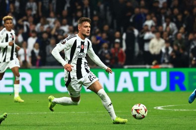 Beşiktaş’ta sakatlık şoku! Yıldız futbolcu 20 gün sahalardan uzak kalacak! Fenerbahçe derbisini kaçırabilir - Resim : 1