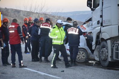 Adıyaman'da korkunç kaza! Yakıt tankeri ile otomobil çarpıştı: Çok sayıda ölü ve yaralı var - Resim : 2