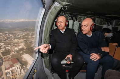 Yunan Bakan deprem bölgesinde! Çavuşoğlu ve Dendias'tan ortak mesaj: İlişkilerimizin düzelmesi için bir depreme daha gerek yok! - Resim : 1
