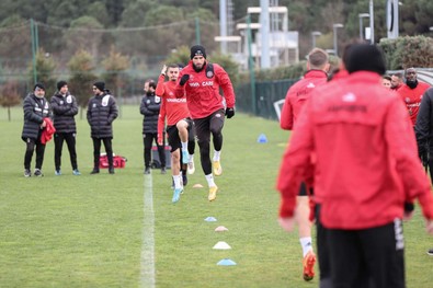 Süper Lig’i sallayan yıldız isimden transfer itirafı! Kendisini isteyen takımları tek tek açıkladı! - Resim : 1