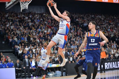 Son saniye üçlüğü her şeyi bitirdi! Anadolu Efes fırsat tepti, ASVEL deplasmanından eli boş döndü! - Resim : 1