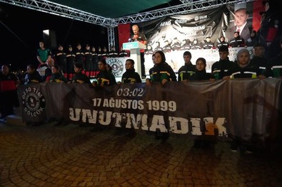 17 Ağustos Marmara Depremi'nin üzerinden çeyrek asır geçti! Hayatını kaybedenler 03.02'de anıldı - Resim : 1