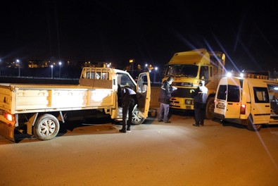 Dehşetin adresi Uşak!.. Karısını vurup yola attı! - Resim : 1