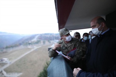 Soylu, İdlib sınırındaki hudut karakolunu ziyaret etti - Resim : 1