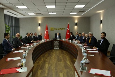 Kovid-19'u atlatan Karamollaoğlu mesaiye başladı - Resim : 2