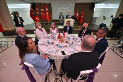 Kılıçdaroğlu, emniyet mensuplarıyla itfar yaptı - Resim : 1