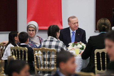 Erdoğan çocuklarla iftar yaptı - Resim : 4