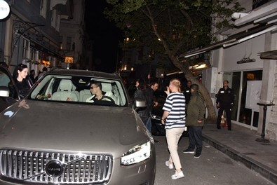 Şevval Sam oğlu Tarık Emir Tekin'i askere yolladı! - Resim : 1