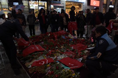 İstiklal Caddesi'ndeki platform ve bayraklar kaldırıldı - Resim : 2