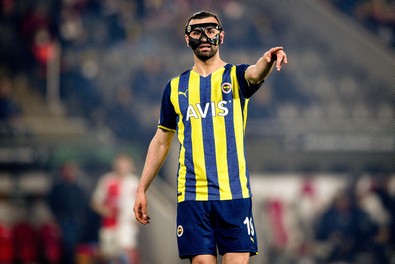 Fenerbahçe'de taraftarın hedefindeki isme İsmail Kartal kalkanı! "Gitmesini istemiyorum" deyip noktayı koydu - Resim : 1