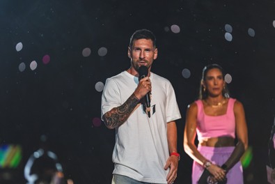 Lionel Messi’yi tribünde izlemek servet değerinde! Bir bilet için ödenen rakamı dudak uçuklatıyor - Resim : 1