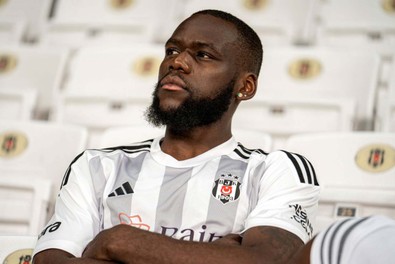 Beşiktaş’ın yeni transferi Onana’dan iddialı açıklamalar: “Şampiyon olmak ve Konferans Ligi’nde sonuna kadar gitmek istiyorum” - Resim : 2