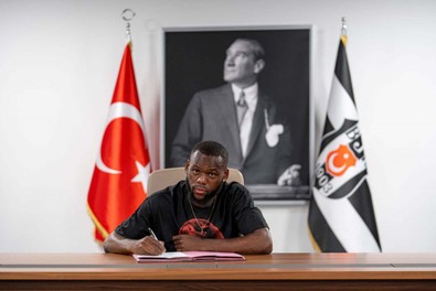 Beşiktaş’ın yeni transferi Onana’dan iddialı açıklamalar: “Şampiyon olmak ve Konferans Ligi’nde sonuna kadar gitmek istiyorum” - Resim : 1