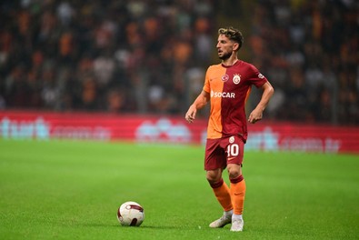 Galatasaraylılar çok üzülecek! Yıldız futbolcunun eşi ayrılığı resmen açıkladı! Sezon sonunda gidiyor - Resim : 2