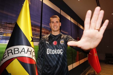 Fenerbahçe’nin yıldız kalecisi Livakovic’e büyük onur! Yılın en iyi kalecisi ödülüne aday gösterildi - Resim : 2