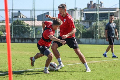 Samsunspor’da Markus Gisdol dönemi resmen başladı! Takımın başında ilk antrenmanına çıktı - Resim : 1