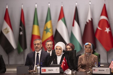 Emine Erdoğan’ın çağrısıyla gerçekleştirildi… Fahrettin Altun’dan “Filistin için Tek Yürek” vurgusu: Uluslararası alanda sesin yükselmesine vesile oldu - Resim : 2
