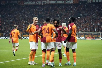 Milli ara sona erdi! Süper Lig’de heyecan başlıyor! Galatasaray, Alanyaspor’u konuk edecek! İki isim kart sınırında - Resim : 1