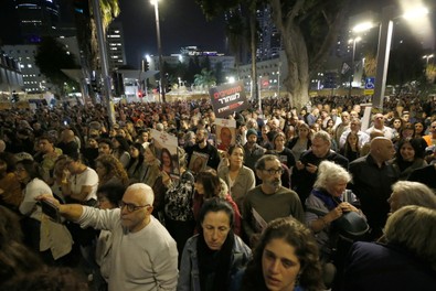 Gazze'deki 3 İsrailli esirin 'yanlışlıkla' öldürüldüğü açıklandı… Tel Aviv sokaklarında protestolar başladı! Biden'a çağrı yaptılar: Netanyahu'dan kurtul - Resim : 1