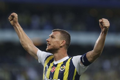Fenerbahçe'den Dzeko paylaşımı! Milyonlarca taraftar rahatladı: "Endişeye mahal yok endişeye " - Resim : 1