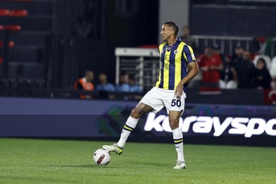 Fenerbahçe resmen duyurdu! Yıldız futbolcu 2 ay sonra geri döndü! Taraftarlar ve İsmail Kartal çok sevinecek! - Resim : 1