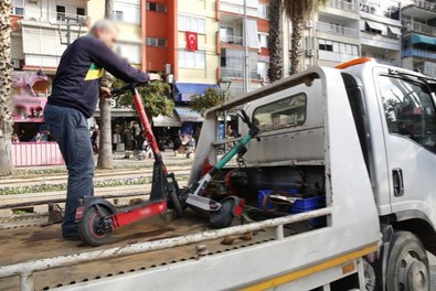 Eş zamanlı denetimlerde 155 scooter trafikten men edildi, sürücülere ceza yağdı! - Resim : 1
