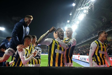 Fenerbahçe gol kaçırma yarışından 3 puan çıkardı - Resim : 1