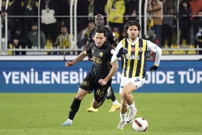 Resmen duyuruldu! MKE Ankaragücü’nde sakatlık şoku! Yıldız futbolcu Fenerbahçe maçı kadrosundan çıkarıldı - Resim : 1