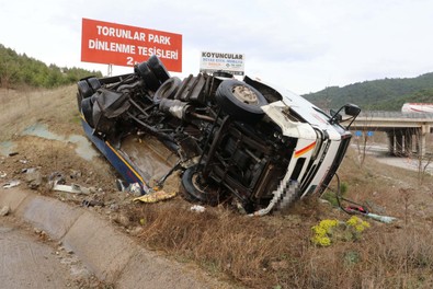 Amasya'da korkunç kaza! Akaryakıt tankeri devrildi, yürekler ağza geldi - Resim : 1