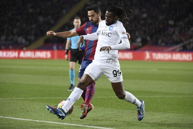 Şampiyonlar Ligi’nde unutulmaz gece! Arsenal, Porto maçı nefes kesti! Topçular, 14 yıllık kabustan uyandı! Barcelona, Napoli’yi evinde 3’ledi! - Resim : 1