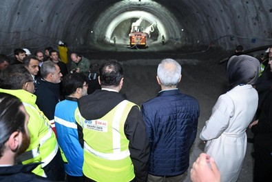 Bakan Uraloğlu Ankara-İzmir Tren Projesinde gelinen son durumu paylaştı: "Ankara-İzmir arası 3 buçuk saate düşecek" - Resim : 1