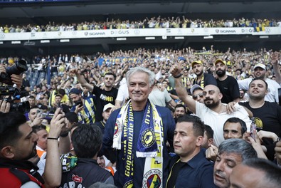 Jose Mourinho, Fenerbahçe ile bütünleşti - Resim : 2